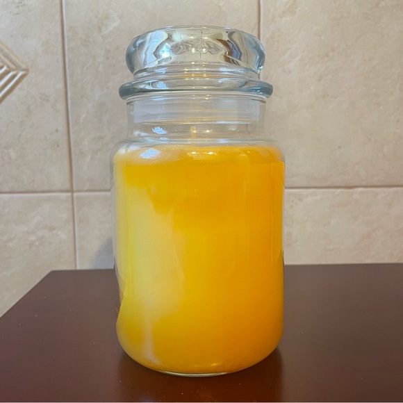 NEW Yankee Candle “Star Fruit & Orange” Large Jar Candle Fruit Citrus 22 oz. - Picture 4 of 8